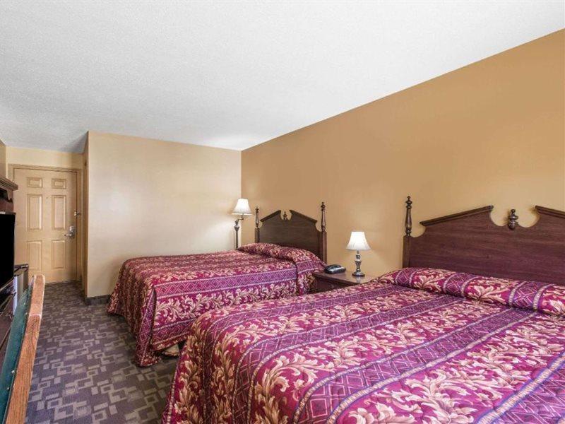 Knights Inn Hadley Εξωτερικό φωτογραφία