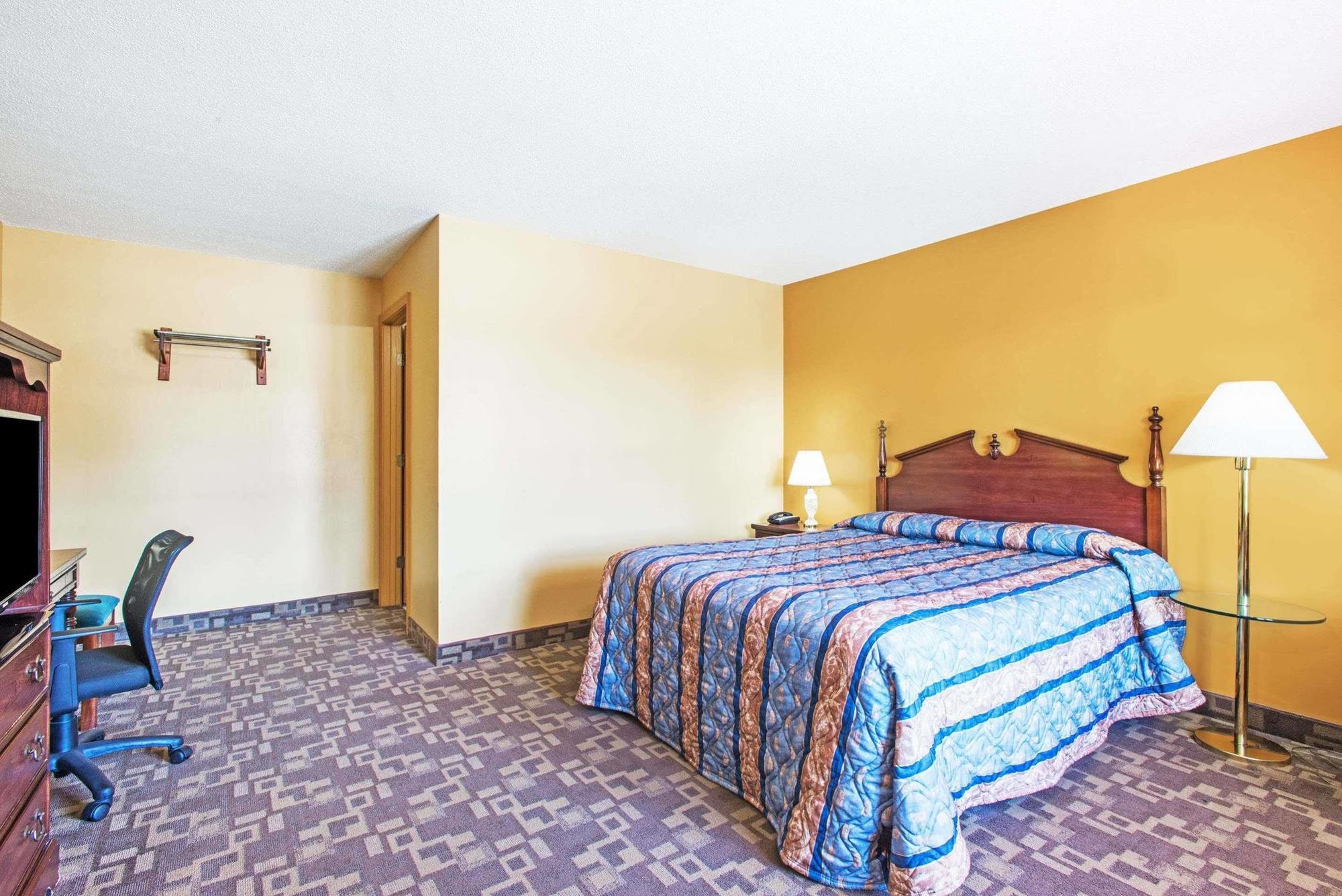 Knights Inn Hadley Εξωτερικό φωτογραφία