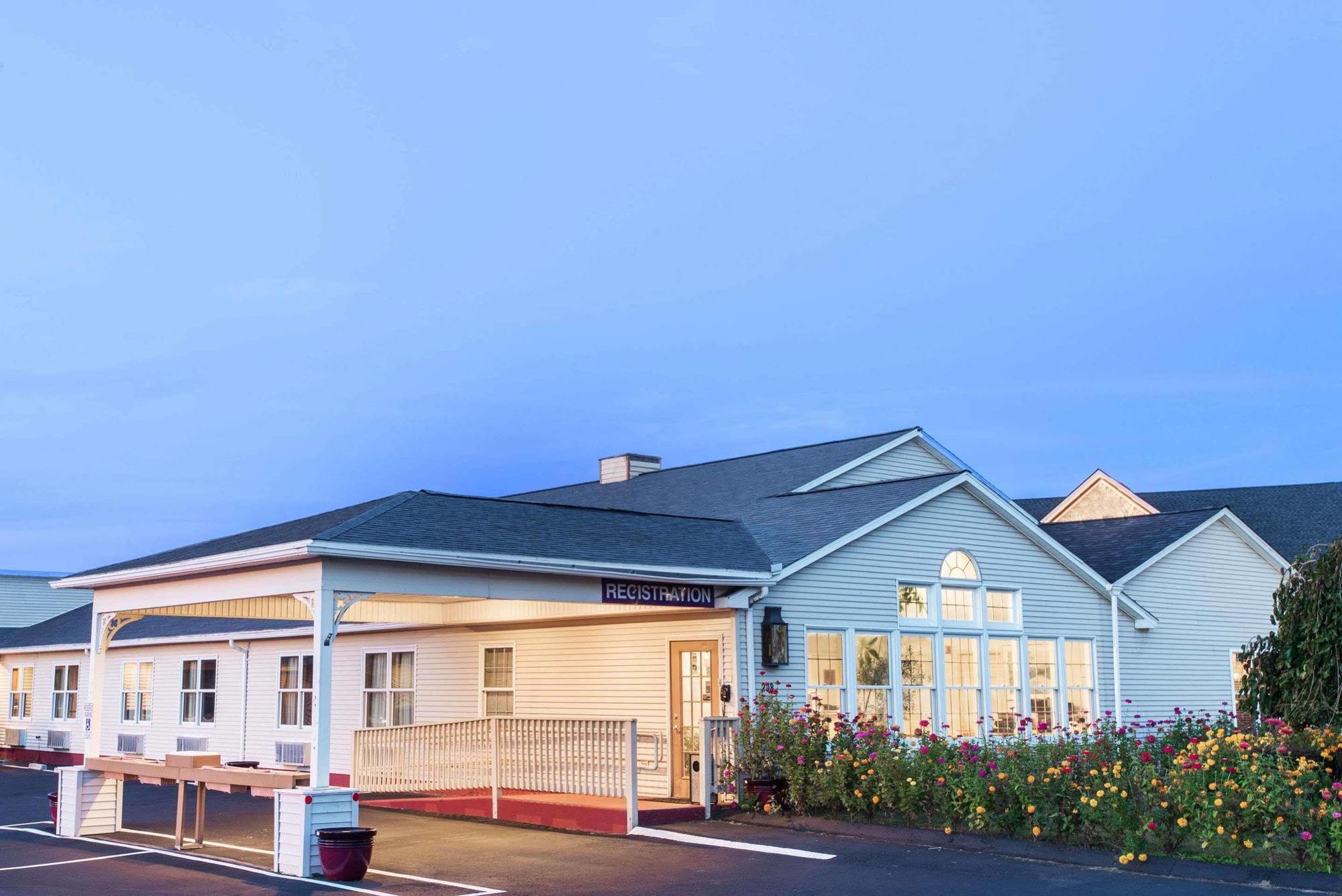 Knights Inn Hadley Εξωτερικό φωτογραφία